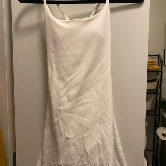 Brand New Halara Everyday Cloudful Backless 2-in-1 Flare Activity Dress - Picture 3 of 5